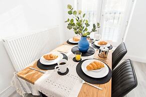 Host Stay Davies Close