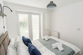 Host Stay Davies Close
