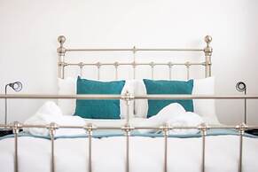 Host Stay Davies Close
