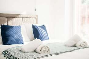 Host Stay Davies Close