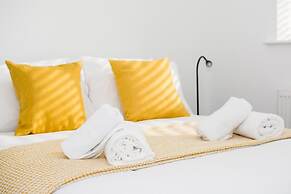 Host Stay Davies Close