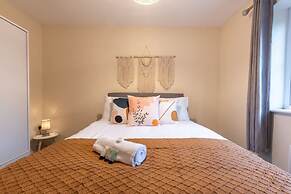 Host Stay Moresby Way