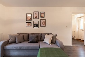 Host Stay Moresby Way