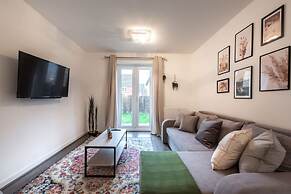 Host Stay Moresby Way