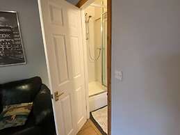 Host Stay Studley Knapp