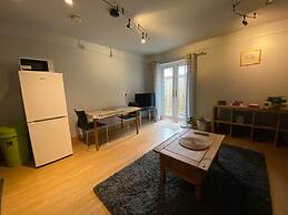 Host Stay Studley Knapp