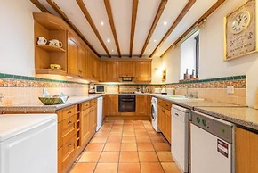 Host Stay Threshers Barn