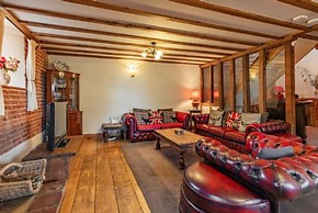 Host Stay Threshers Barn