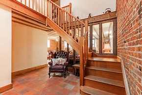 Host Stay Threshers Barn