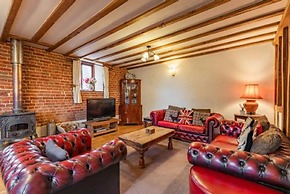 Host Stay Threshers Barn