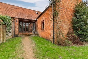 Host Stay Threshers Barn