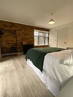 Host Stay Waterfront