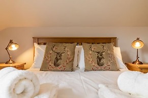 Host Stay Woodside House