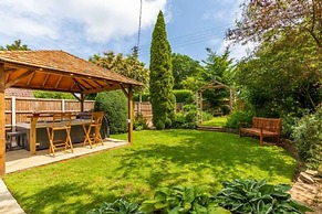 Host Stay Woodside House