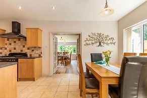 Host Stay Woodside House