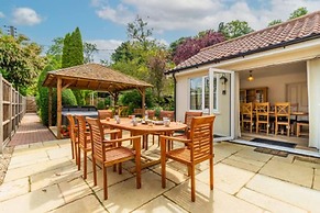 Host Stay Woodside House