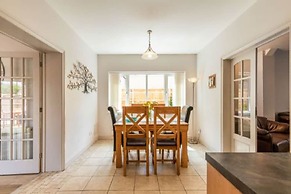 Host Stay Woodside House