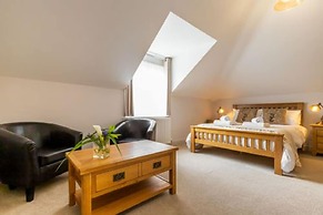 Host Stay Woodside House