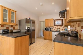 Host Stay Woodside House