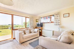 Host Stay Breezy Bungalow