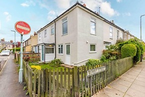 Host Stay Corner Cottage