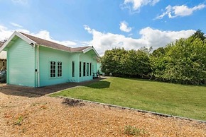 Host Stay Violet Lodge