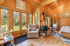 Host Stay Violet Lodge