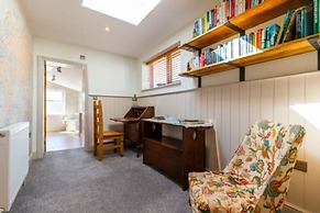 Host Stay St Joseph s Cottage