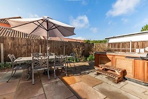 Host Stay Sand Pit Cottage