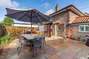 Host Stay Sand Pit Cottage