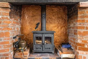 Host Stay Sand Pit Cottage