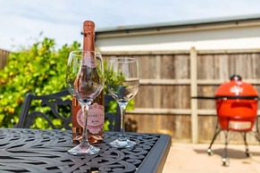 Host Stay Sand Pit Cottage