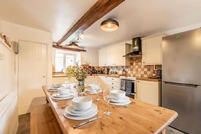 Host Stay Sand Pit Cottage