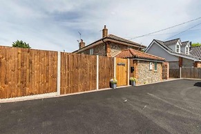 Host Stay Sand Pit Cottage