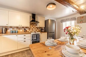 Host Stay Sand Pit Cottage