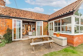 Host Stay Woodfalls Barn