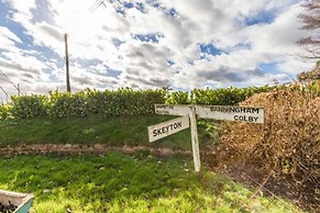 Host Stay Woodfalls Barn