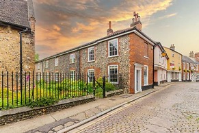 Host Stay Princes Cottage