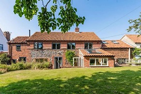 Host Stay Shipyard Studio