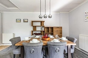 Host Stay Church Close