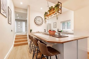 Host Stay Crimond House