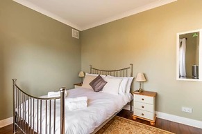 Host Stay Applegarth House