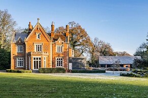 Host Stay Bressingham Lodge