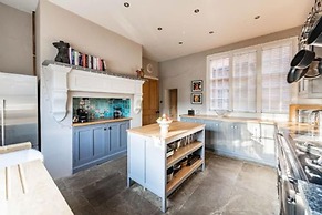 Host Stay Bressingham Lodge