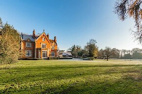 Host Stay Bressingham Lodge