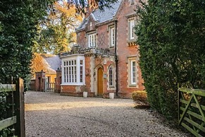 Host Stay Bressingham Lodge