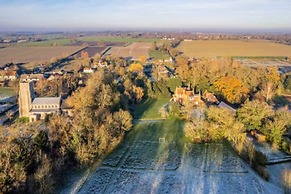 Host Stay Bressingham Lodge