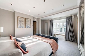 Host Stay Bressingham Lodge