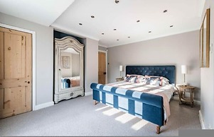 Host Stay Bressingham Lodge