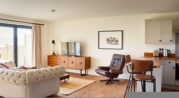 Host Stay Number Five Piglets